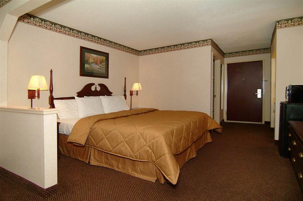 Quality Inn & Suites Pine Bluff Exteriör bild