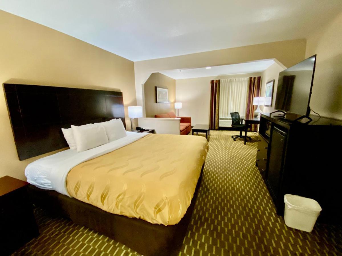 Quality Inn & Suites Pine Bluff Exteriör bild