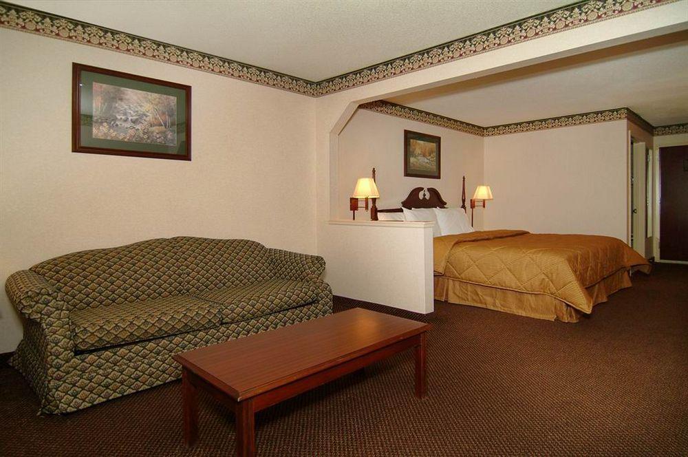 Quality Inn & Suites Pine Bluff Exteriör bild