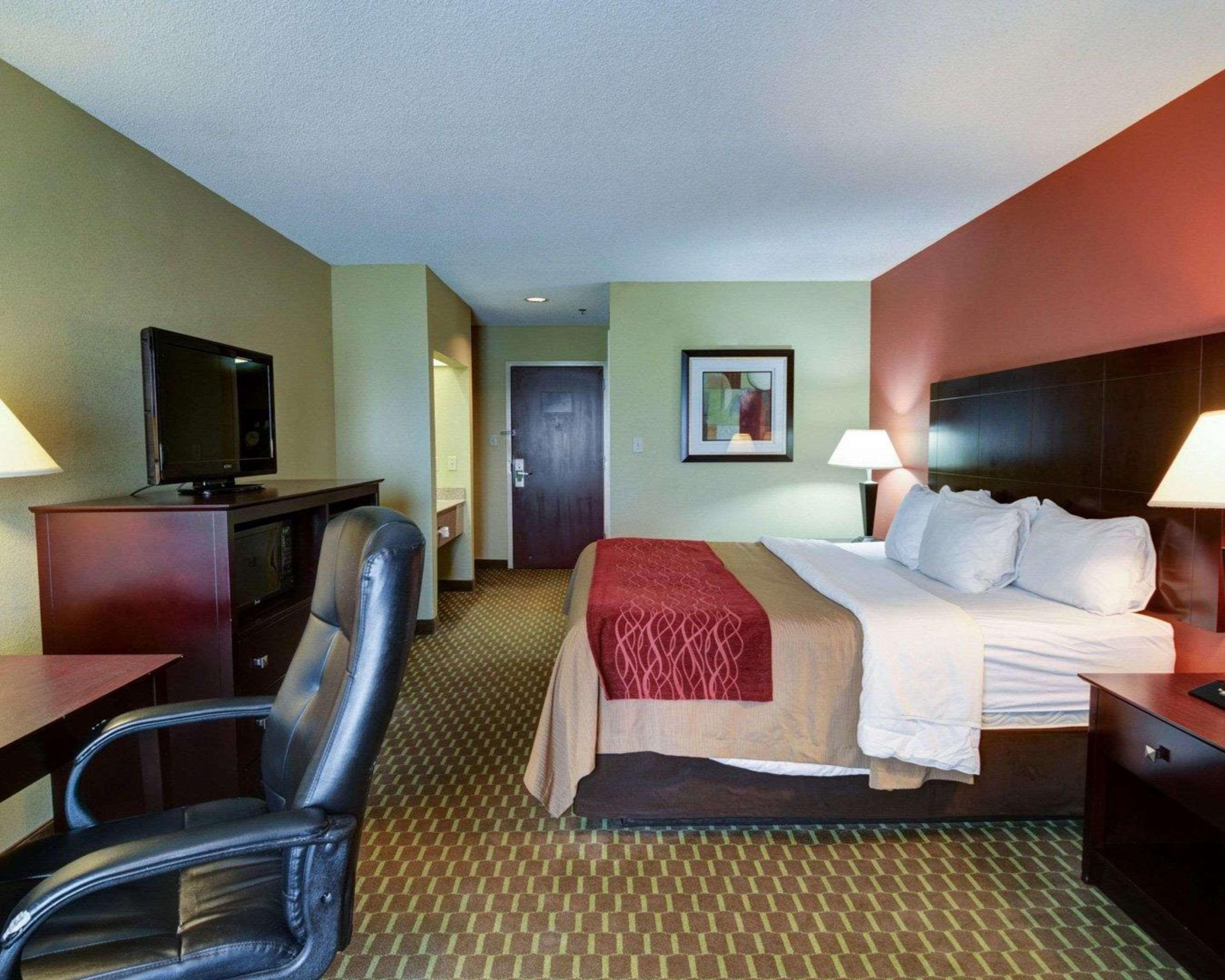 Quality Inn & Suites Pine Bluff Exteriör bild