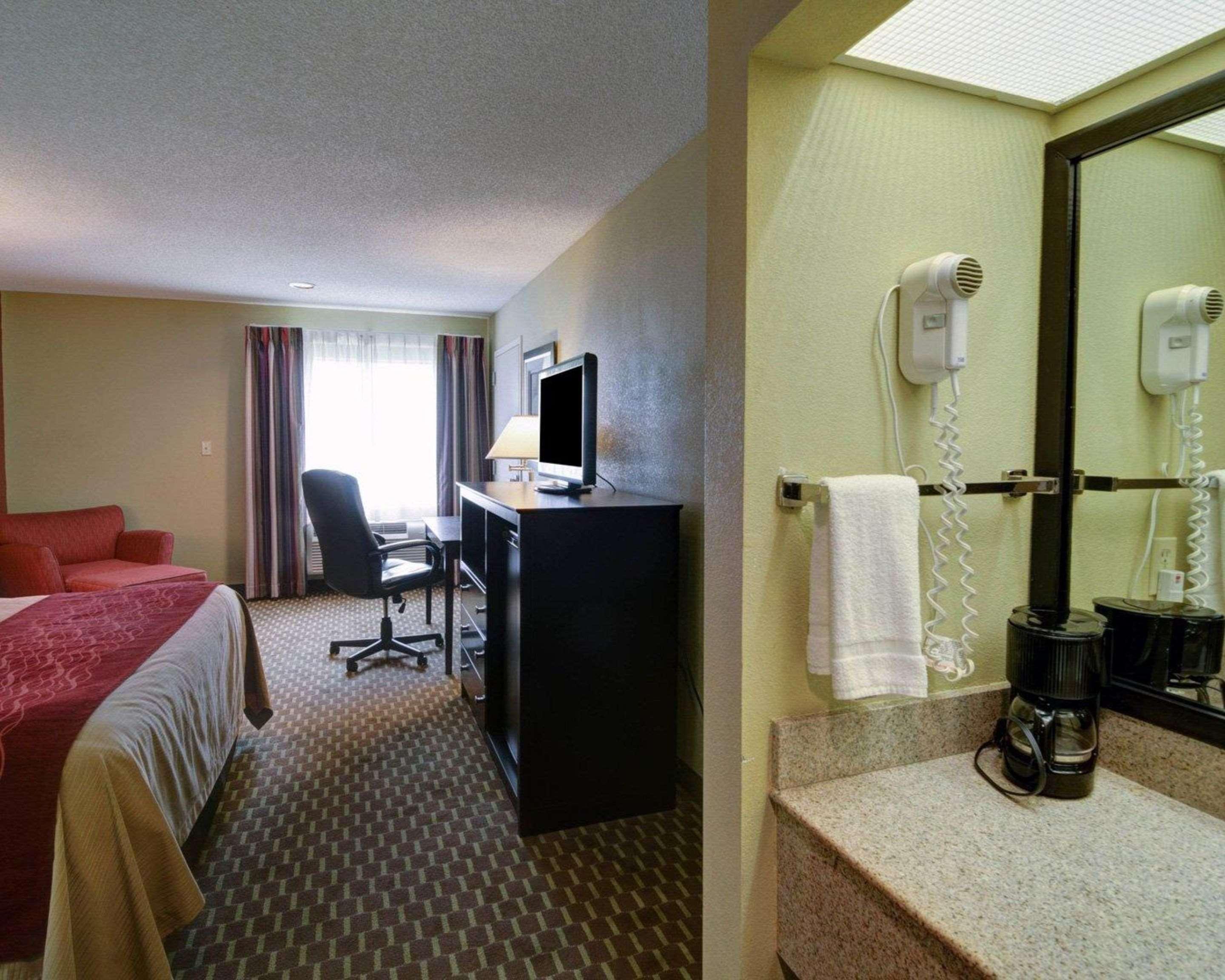 Quality Inn & Suites Pine Bluff Exteriör bild