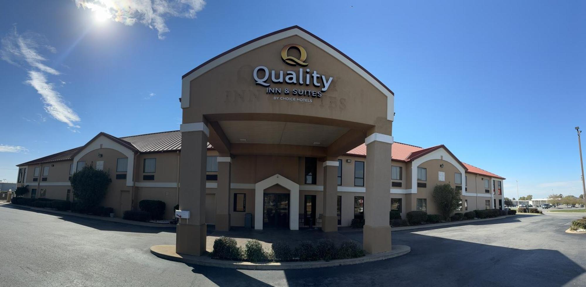 Quality Inn & Suites Pine Bluff Exteriör bild