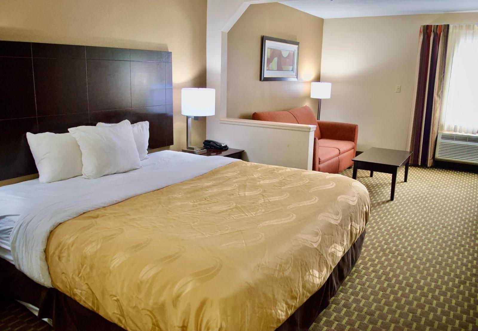 Quality Inn & Suites Pine Bluff Exteriör bild
