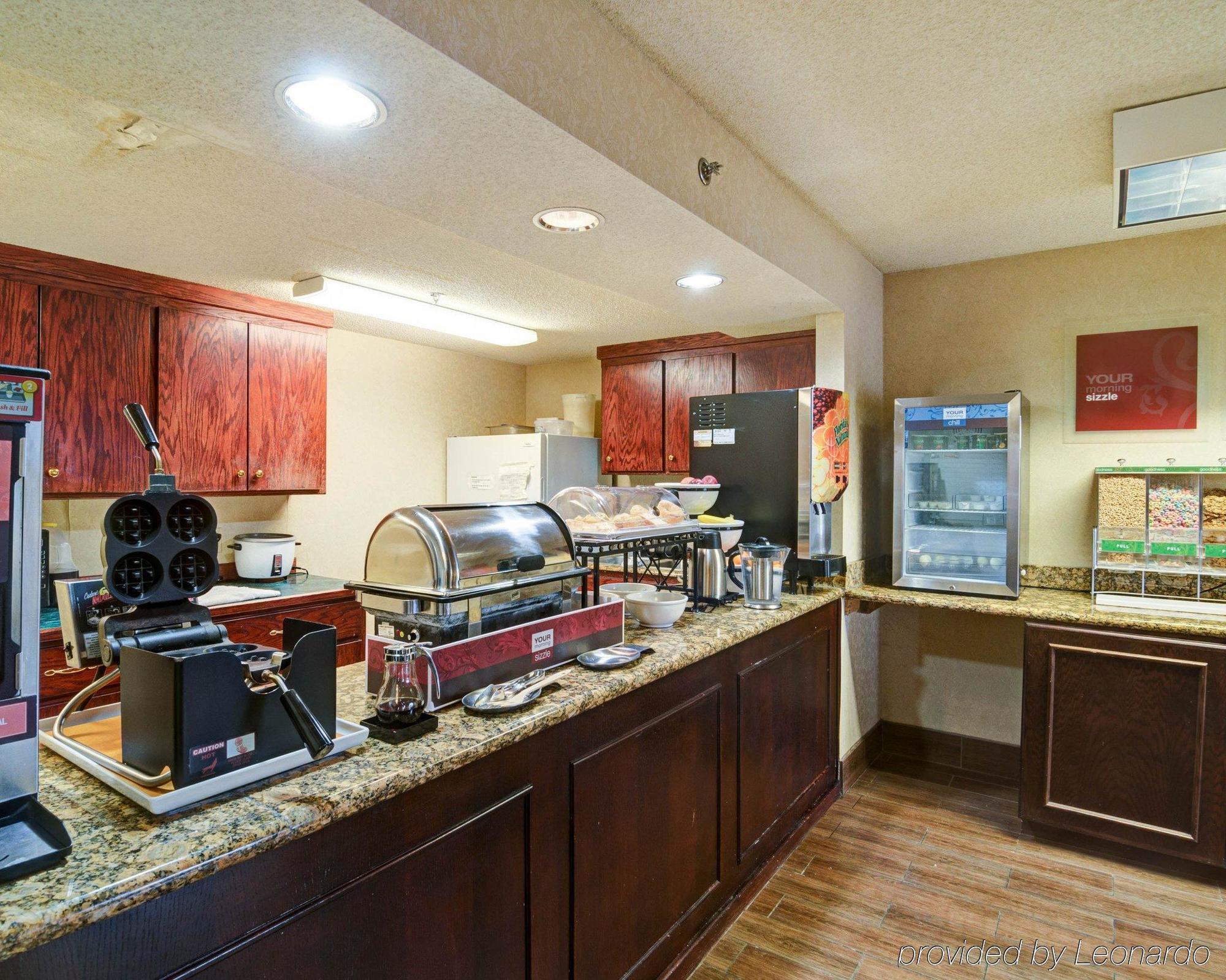 Quality Inn & Suites Pine Bluff Exteriör bild