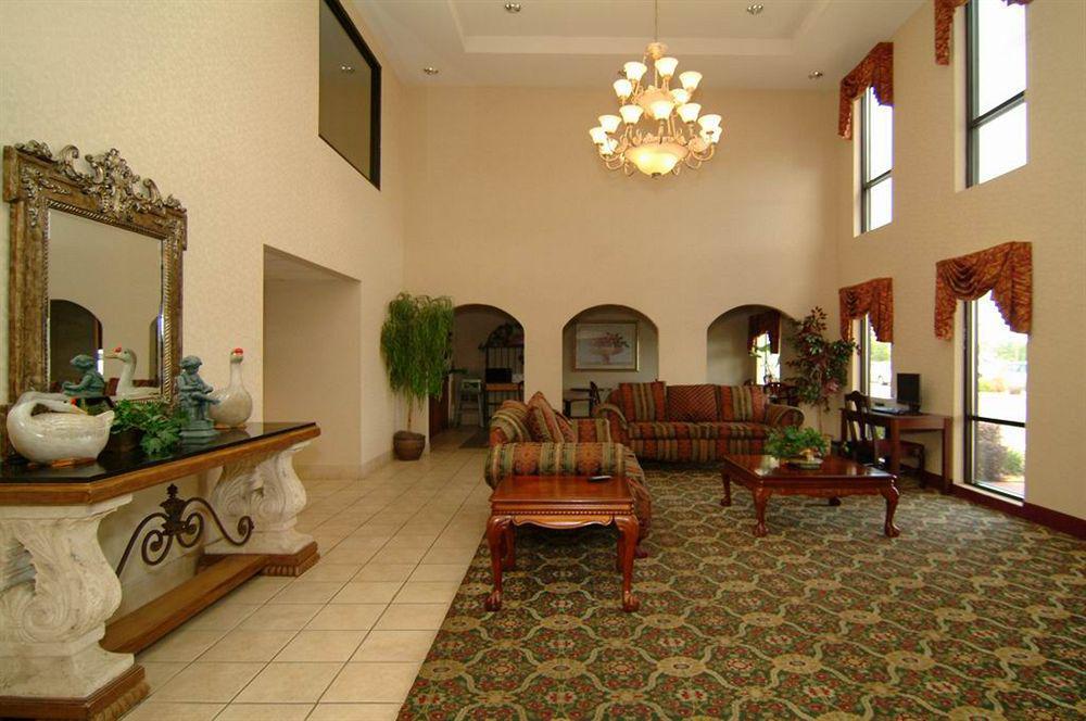 Quality Inn & Suites Pine Bluff Exteriör bild